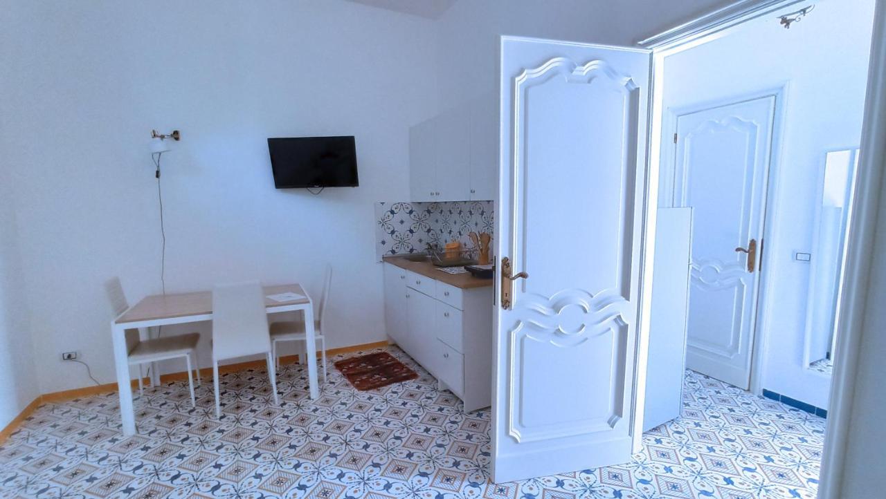 Villa Mary - Apartments Trani Extérieur photo