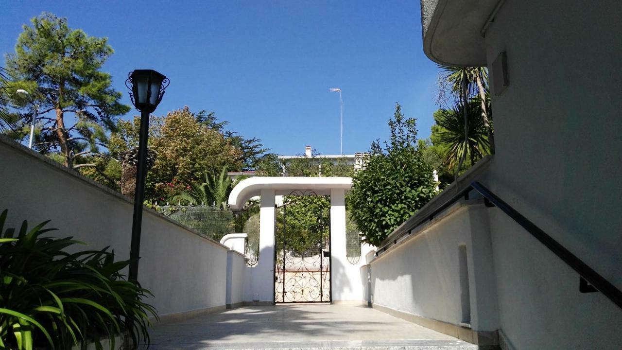 Villa Mary - Apartments Trani Extérieur photo
